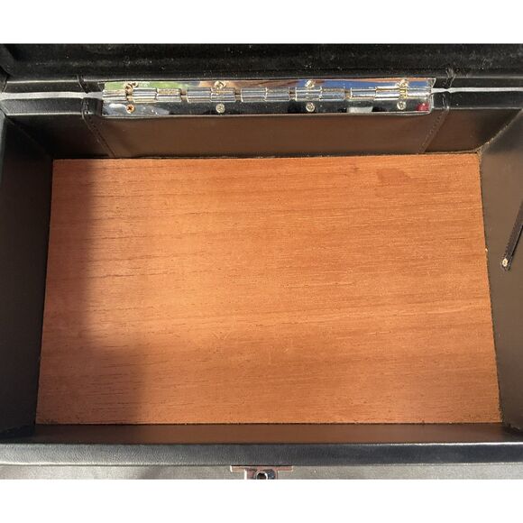 Thompson and Co Inc Leather Humidor - Picture 9 of 9